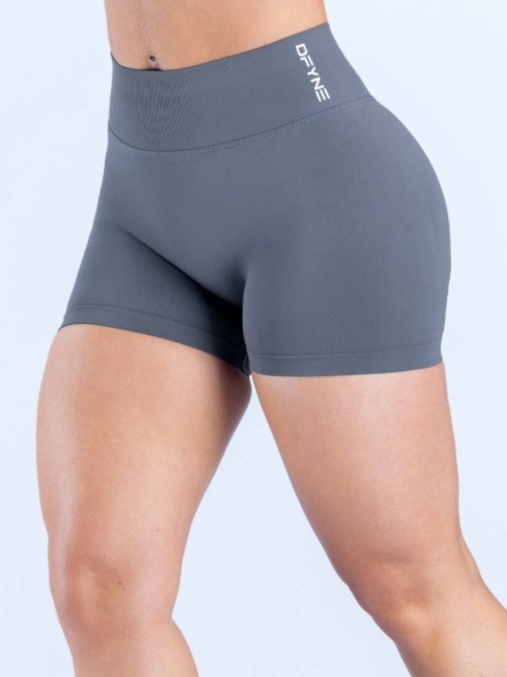 Dyfne dynamic shorts small